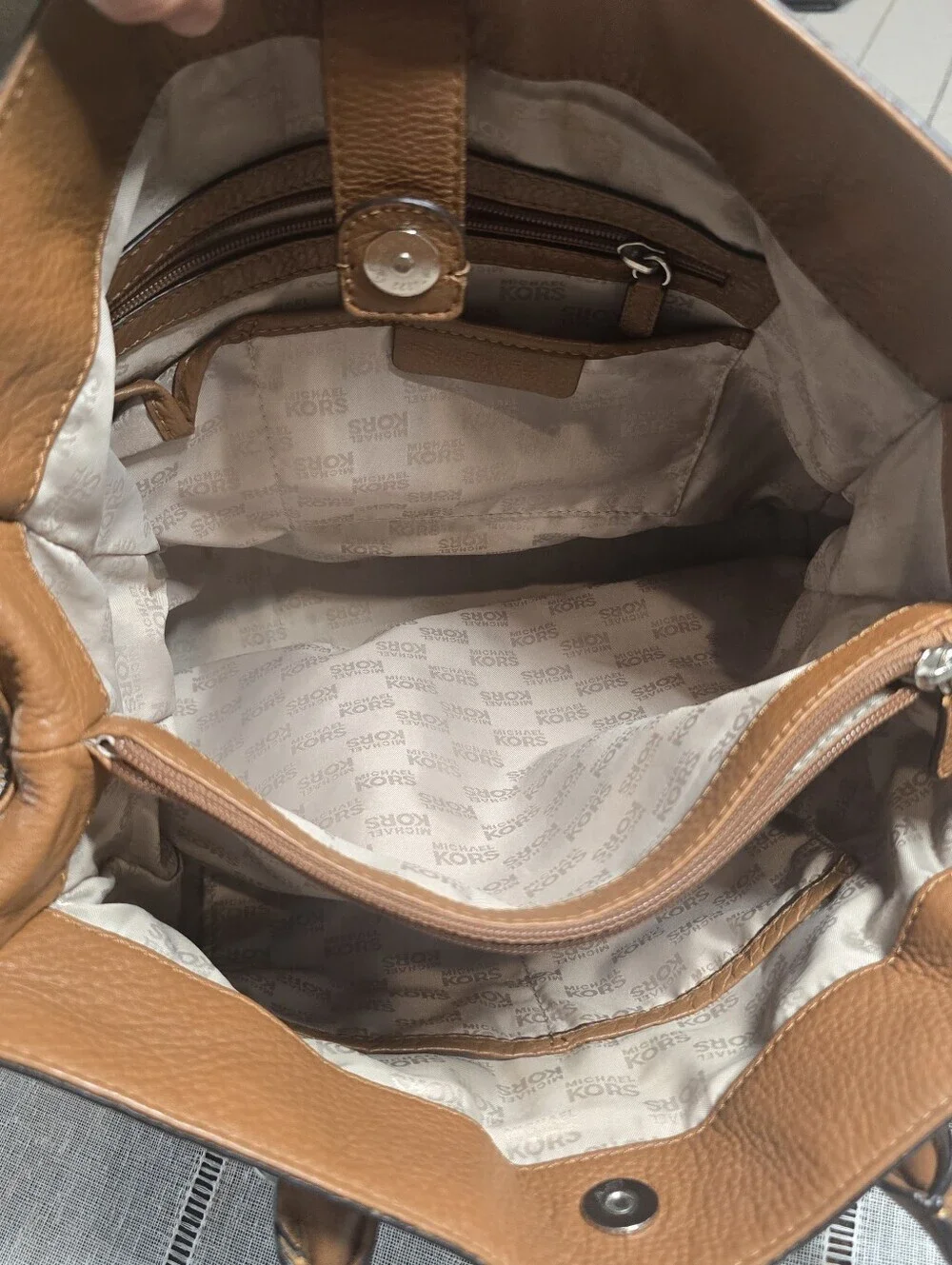 MICHAEL KORS Tan Leather Satchel with Gold Hardware
